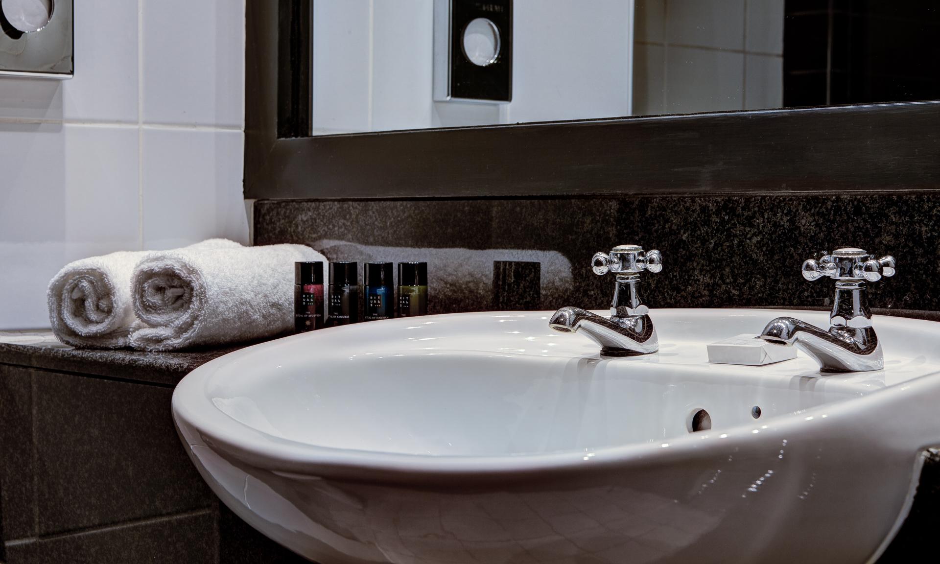 House Belfast Hotel Екстериор снимка